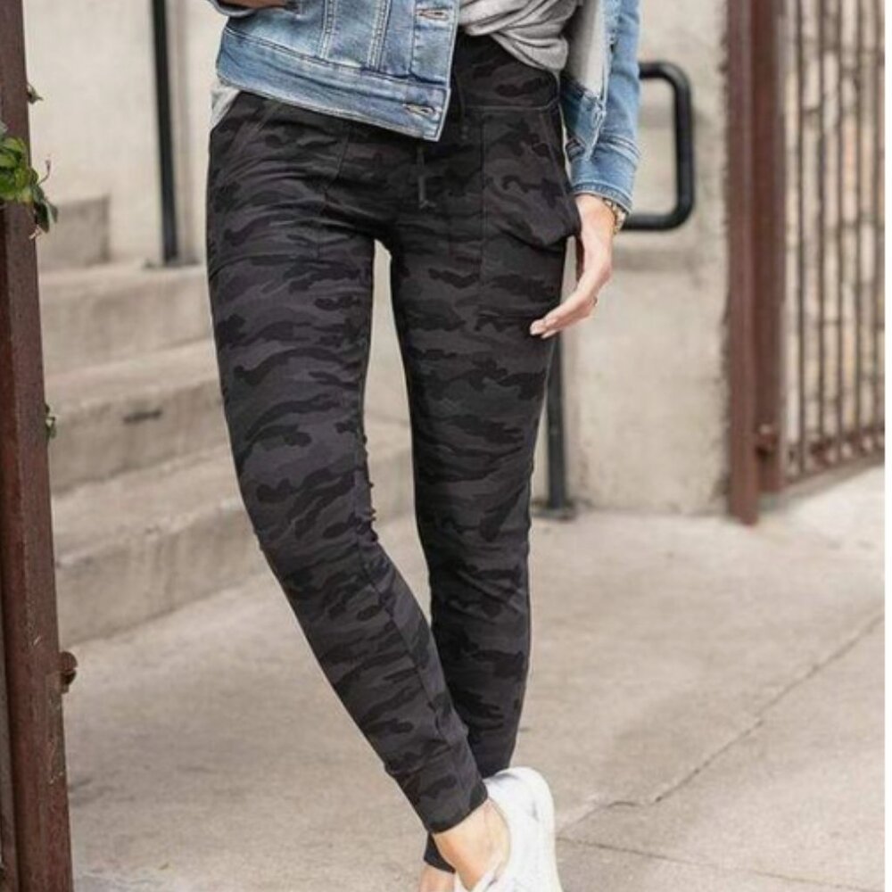 Live-in Loungers in Black Camo / XL